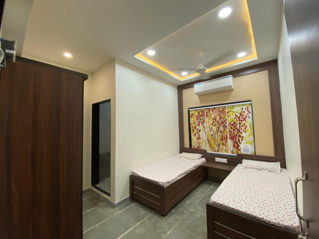 Pg for Girls cg road Navrangpura