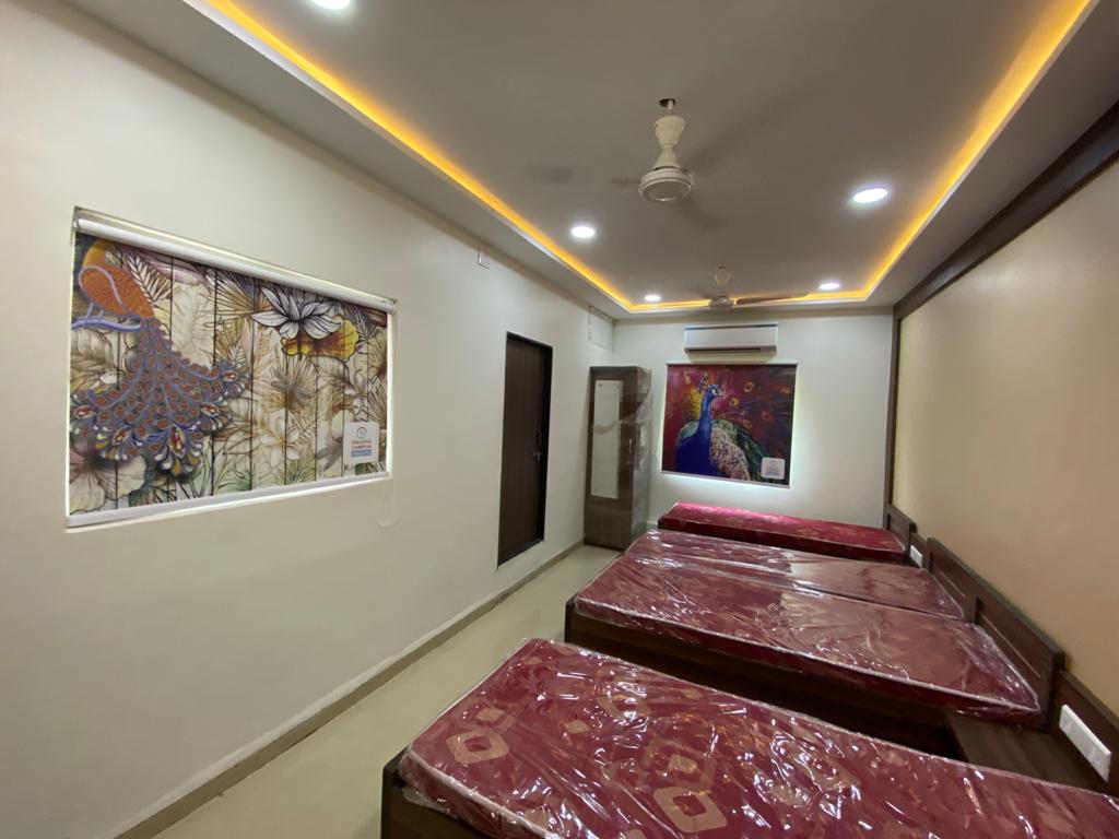 Pg for Girls cg road Navrangpura