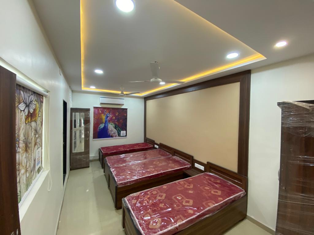 Pg for Girls cg road Navrangpura